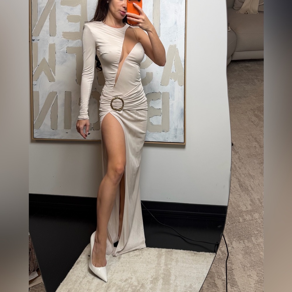Chic Long Sleeve Cream Dress with Ring Detail